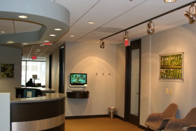 Reception Area: Warm and Inviting